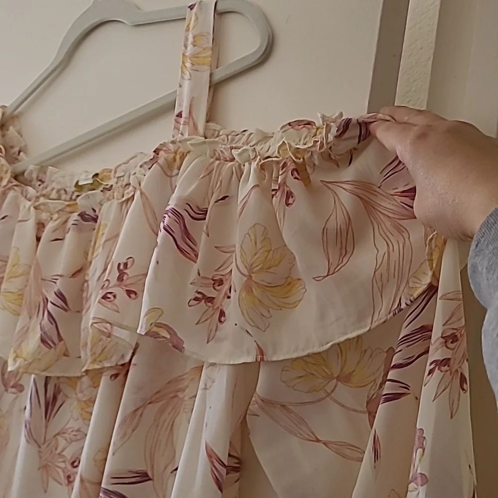 Copper & Ella Floral top, 1X, White with flower prints - Picture 3 of 6